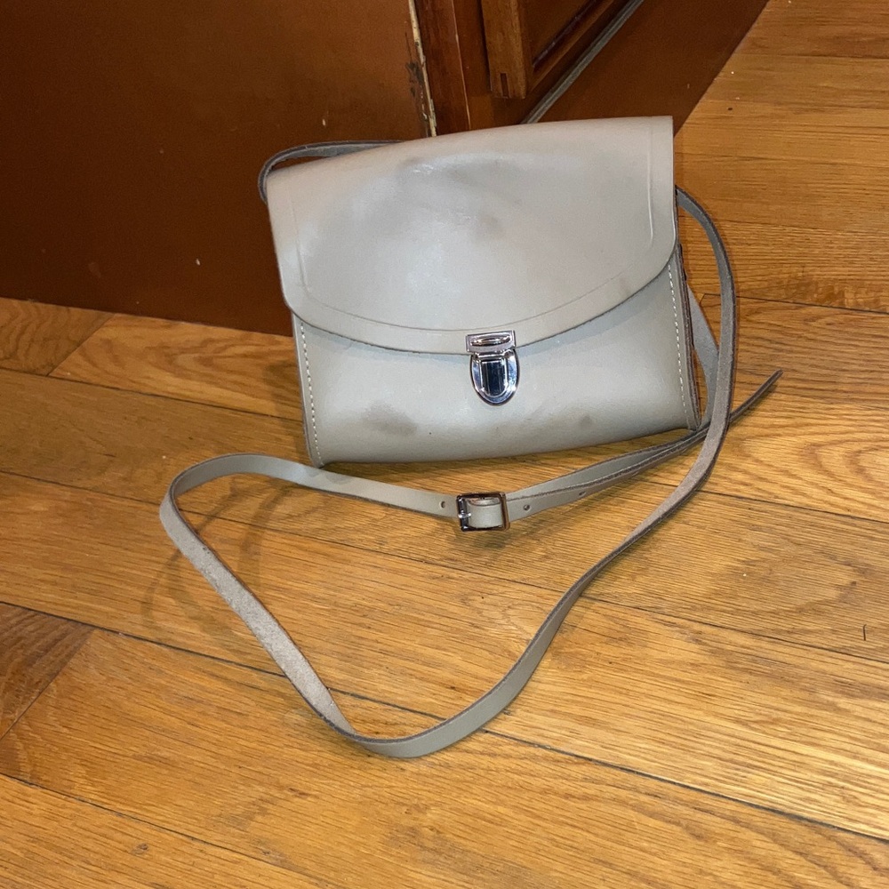 THE CAMBRIDGE SATCHEL COMPANY LEATHER PUSHLOCK PUTTY W SILVER HARDWARE CROSSBODY